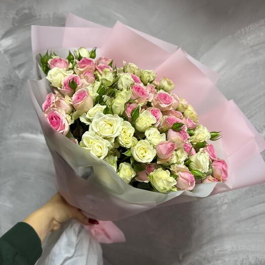 Букет из 25 кустовых розочек