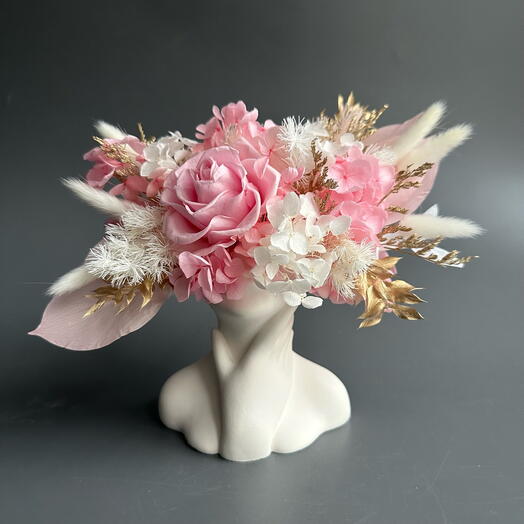 Композиция из стабилизированных цветов и сухоцветов «Искушение в розовом»