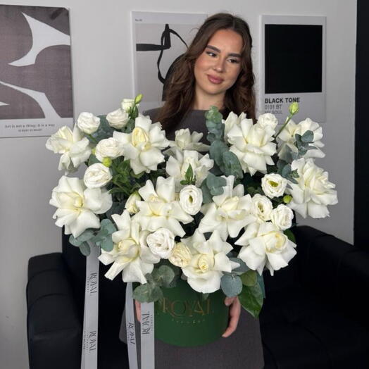 Композиция из роз и эустом