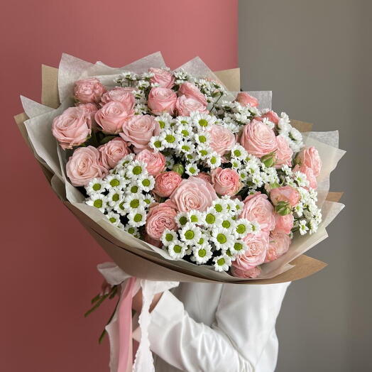 Букет с сантини и кустовыми розами «Нежное Лето» (розовый)
