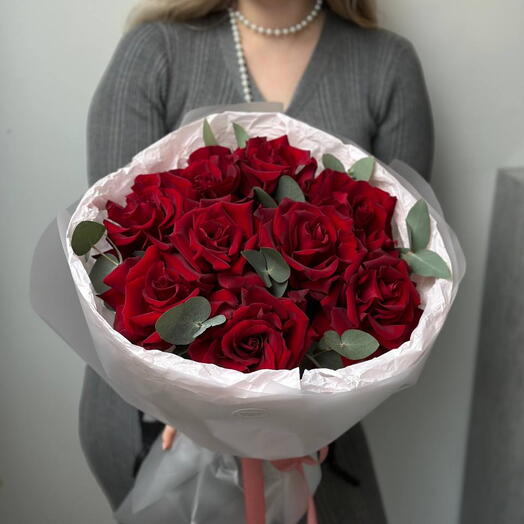 Букет из красных ажурных роз
