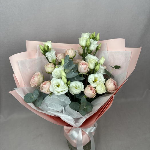 Букет из эустомы и кустовых роз🌸
