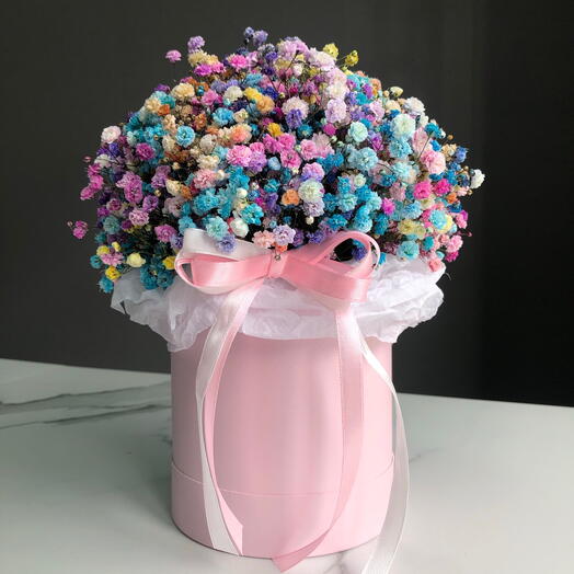 Цветы в коробке цветная гипсофила стильная и стойкая, обьемная композиция на праздник