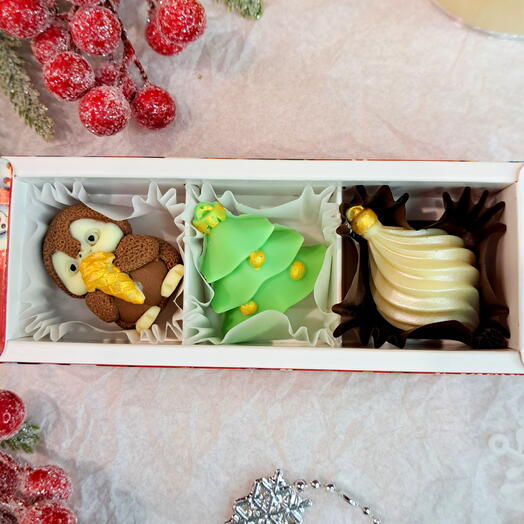 Новогодний подарочный набор из трех шоколадных конфет (номер 4)