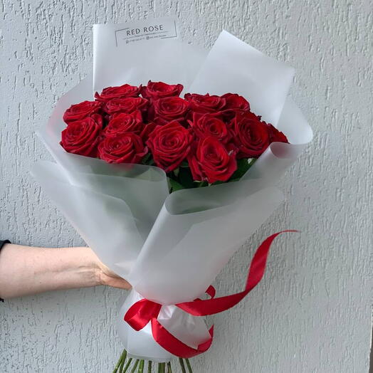 Красные розы 15 штук