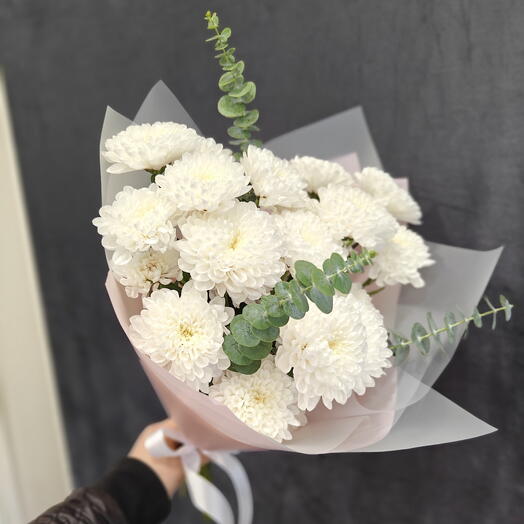 Букет из кустовой хризантемы Алтай с эвкалиптом 🌱