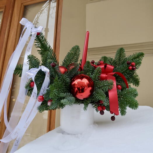 Новогодняя композиция «Новогодняя Искра из датской ели и свечей на Новый год