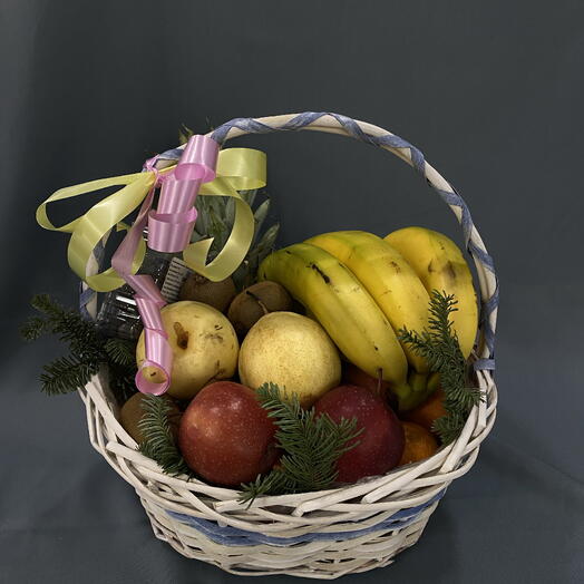 Корзина с ананасом, голубикой и киви