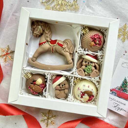 Подарок на новый Шоколадный набор с лошадкой на Новый год . Елка