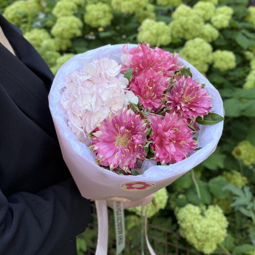 Букет «Софиена» из сортовых альстромерий и гортензии 🌸