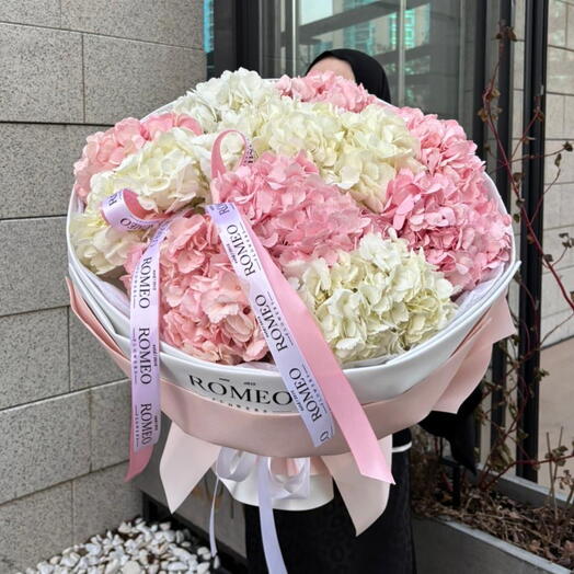 Букет из 11шт гортензии розово-белых