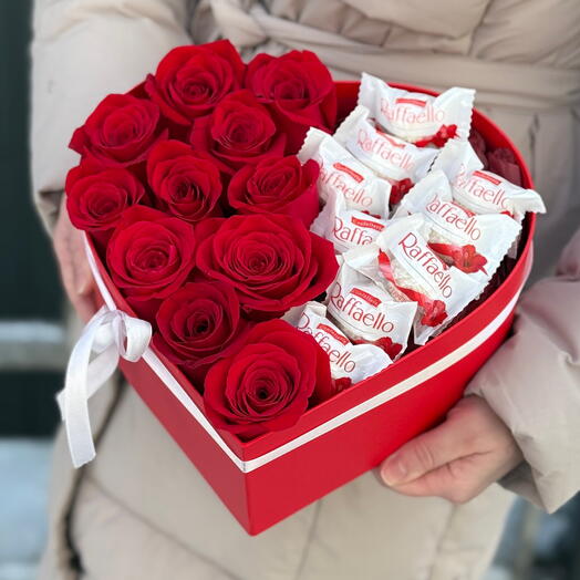 Сердце из 11 красных роз и Рафаэлло