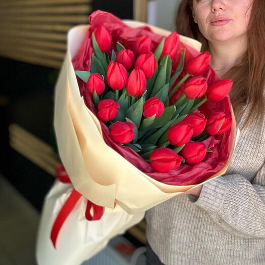 Красные тюльпаны 🌹