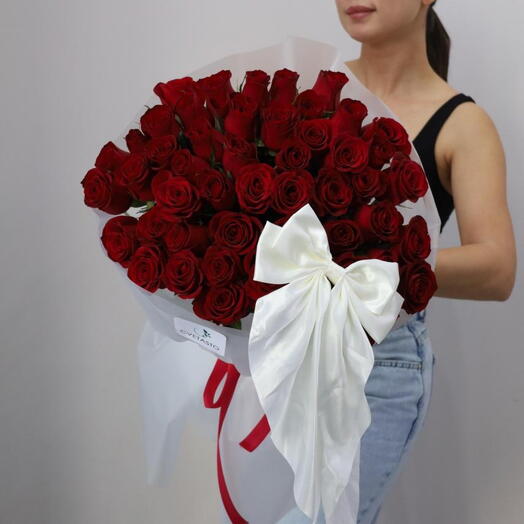 51 красная высокая роза с бантом