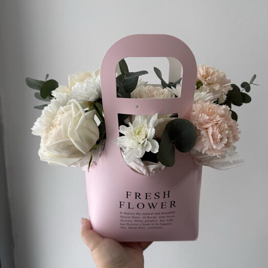 Пионовидная роза в сумочке «Нежнее нежного»