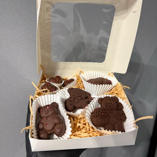 Набор шоколадных конфет с малинкой