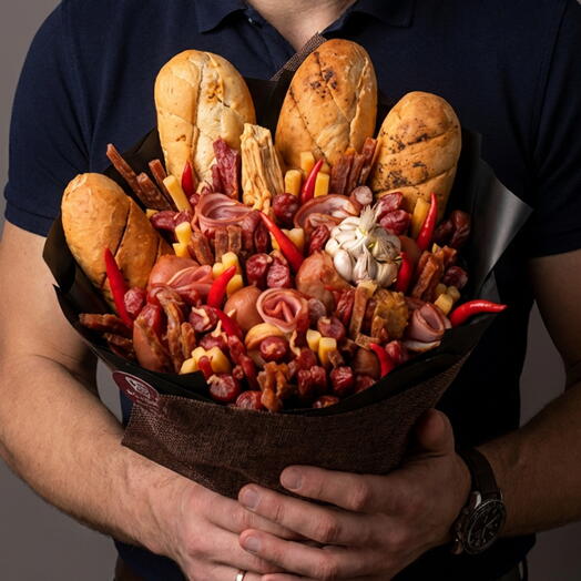 Вертикальный мясной букет с сырами, орешками 6922