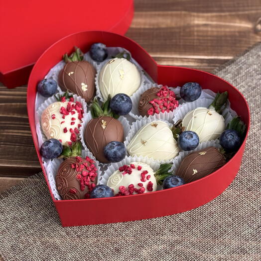 Набор клубники в шоколаде - сердце