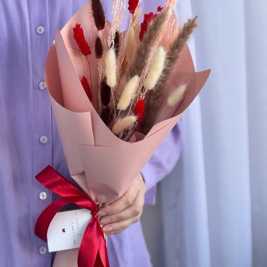 Букет из сухоцветов и стабилизированных цветов, пудровый, красный с открыткой