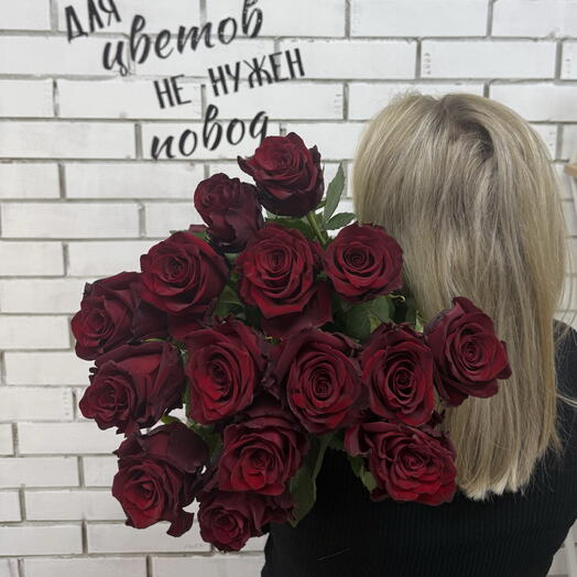 15 красных роз