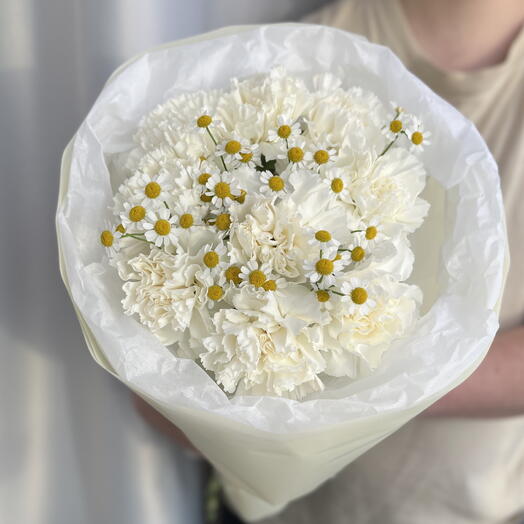 Букет - комплимент из стойких диантусов и ромашек 🌼