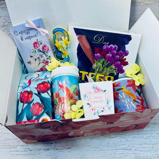 Бокс "Для тебя". Подарок на 8 Марта для жены, сестры, мамы, подруги, руководителя, директора, учителя, воспитателя, коллеги