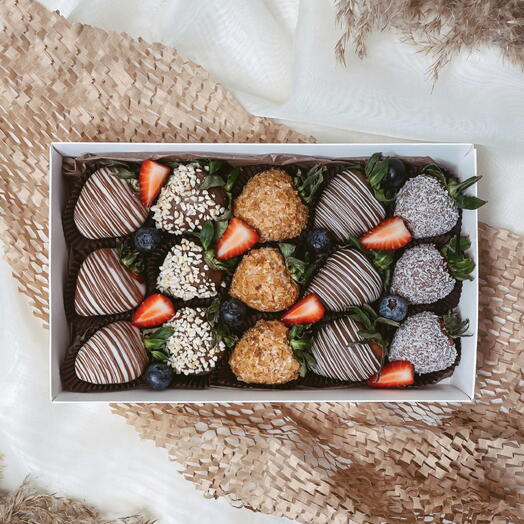 Набор клубники в шоколаде (15шт) «Палитра вкусов»
