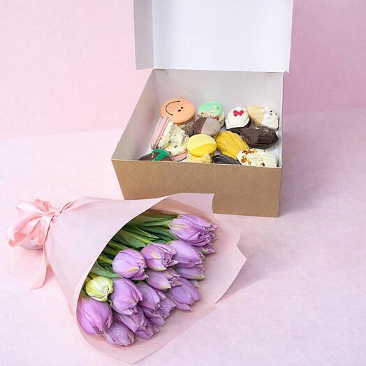 Бокс ,,Цветы и сладости к 8 Марта