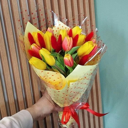 Тюльпаны 15 шт с лагурусом