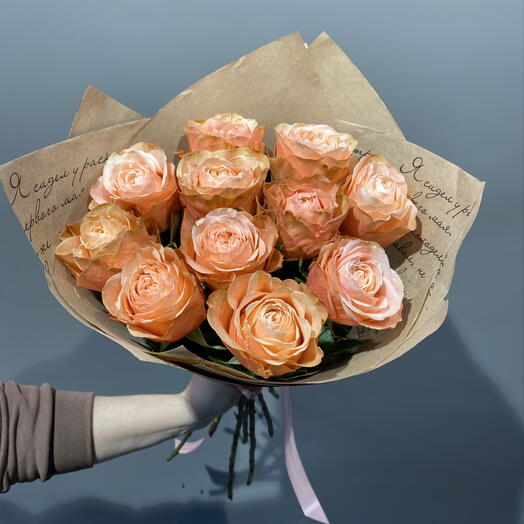 Monobucket of 11 Kahala roses in craft