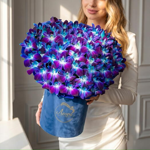 Цветы в коробке из Орхидеи Космос. Композиция 609. Leoraflowers
