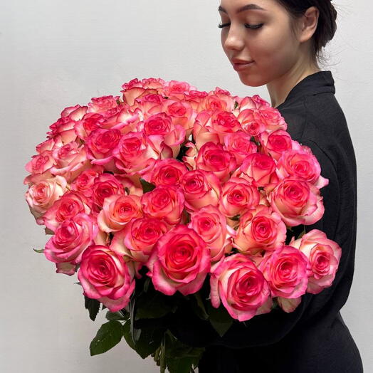 55 роз Джумилия 70 см 💖 пышный букет с розовым градиентом