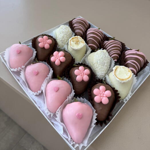 Клубника в шоколаде (ассорти 16 шт) 🍓💗