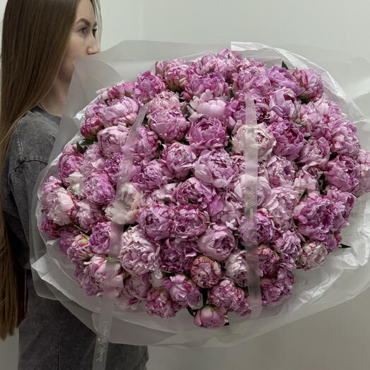 Букет из 81 пиона