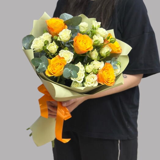 Ramo de mezcla con rosas de arbusto