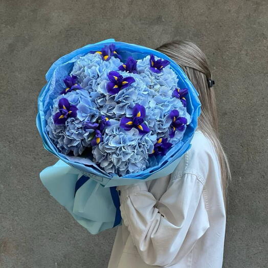 Голубые гортензия с ирисами 💙🩵