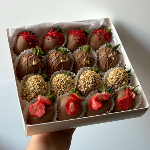 Клубника в молочном шоколаде на 16🍓 подарок на день рождения