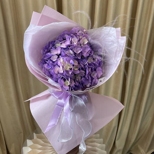 Букет-комплимент лавандовая гортензия в стильном оформлении 💜