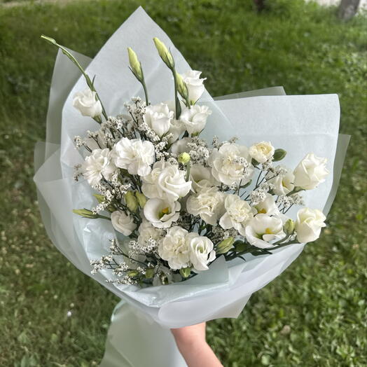 Букет с эустомой и лимониумом