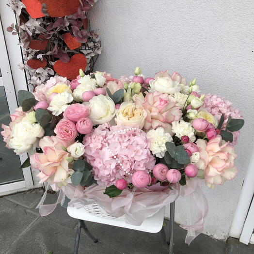 Корзина Роскошь Bloom Room гортензия, раза, пион, эустома