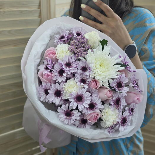 Цветочный микс: розы, хризантемы, диантусы 🌸