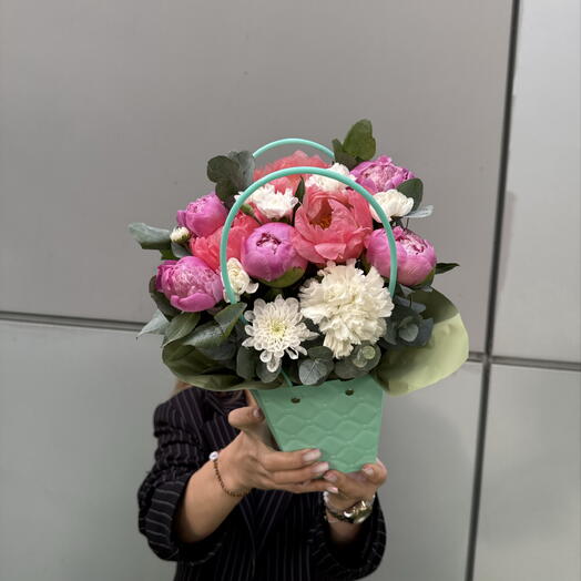 «Поцелуй рассвета» 🌸🌅композиция из пионов с ароматным эвкалиптом 🎀