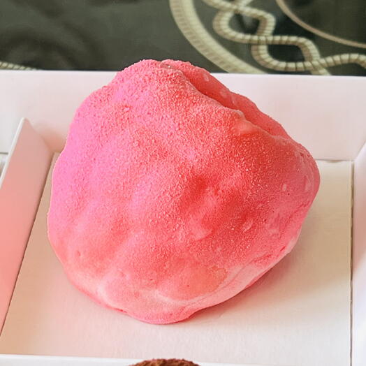 Корпусное пирожное малина