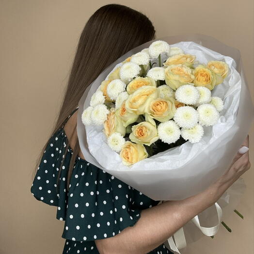 Нежная хризантема в сочетании с кустовой розой ☺️