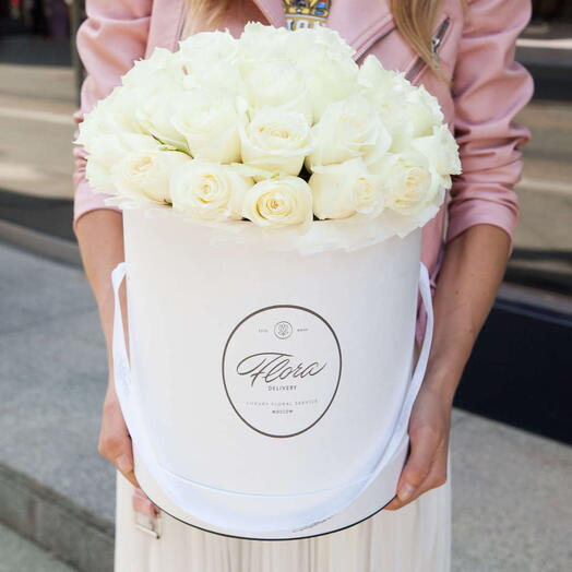 Grand Hatbox with white roses WHITE