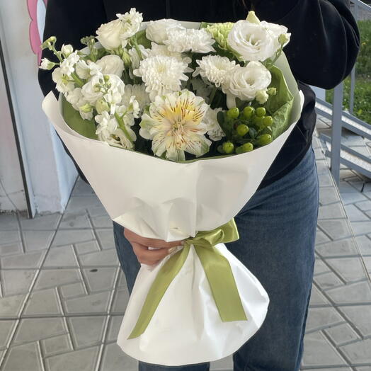 Букет с одноголовой альстромерией