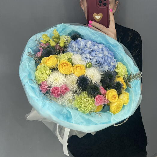 Букет дофаминовый 💜🩵🩷 голубая гортензия 🌿 пионовидная кустовая Роза 💛 лаймовый диантус 🍋‍🟩💚