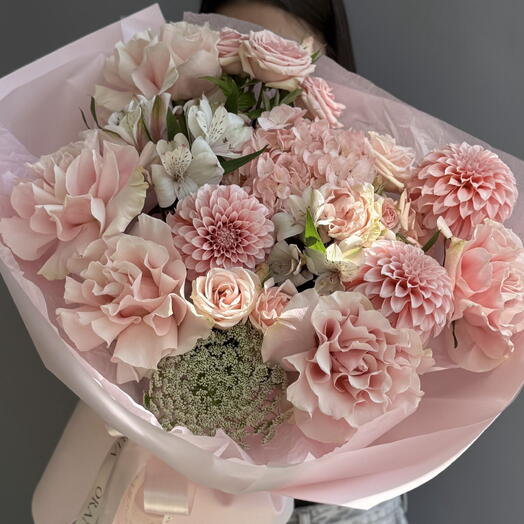 Букет с георгинами и гортензией 🩷🤍🌸