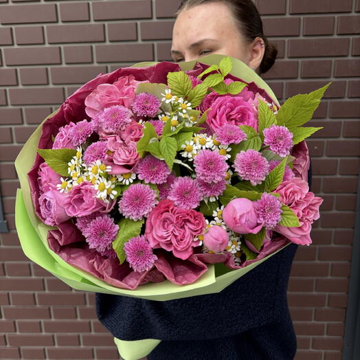 Букет из пионовидной кустовой розы