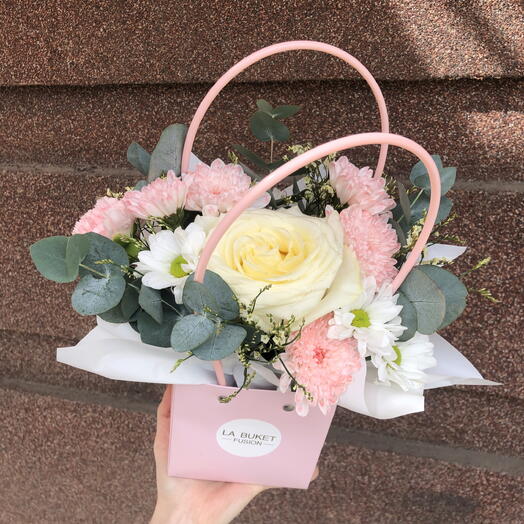 Милая композиция с цветами 💕